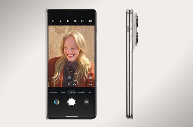MOTOROLA Razr Fold Dual 5G Smartphone